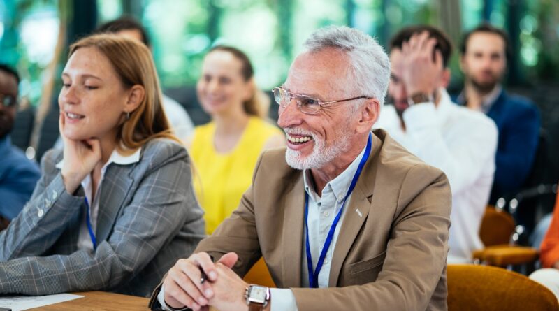 Dyrektor i kadra ustalają plan finansowy